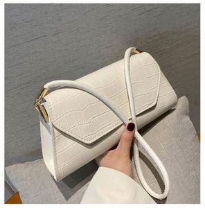 กระเป๋าคลัทช์หนัง PU สีพื้น รุ่น I-0657 ขายดี แฟชั่นผู้หญิง สายสะพายเดี่ยว ใช้ได้ทุกฤดูใบไม้ผลิ ฤดูร้อน ฤดูใบไม้ร่วง ฤดูหนาว - Product Image 3