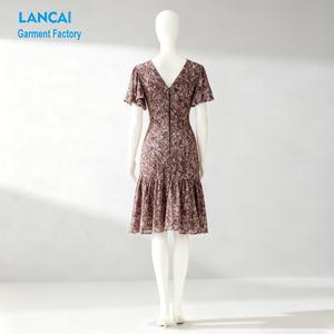 ผู้ผลิตเสื้อผ้าขายส่งเดรสคอวีแขนกุดผ้าฝ้ายฤดูร้อนแบบสั่งทำแบรนด์ส่วนตัวเดรสระบายชั้นและเดรสยาว - Product Image 2