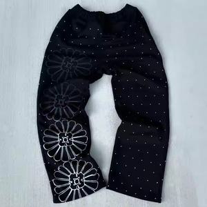 Pantalons de jogging pour hommes, surdimensionnés, à taille élastique, à jambes larges et évasées, avec impression sérigraphique personnalisée et strass, vente en gros - Product Image 4