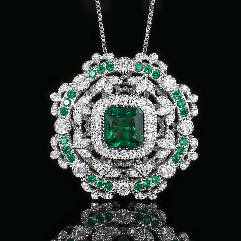 Pendentif Nano vert avec chaîne vénitien