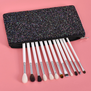 <span class=keywords><strong>Kit</strong></span> de 12 pinceaux pour les yeux et le <span class=keywords><strong>visage</strong></span> en plastique de luxe DailyQueen avec manche en bois, option de logo personnalisé pour les ombres à paupières et le blending - Product Image 6