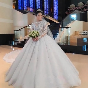 Vestido de Novia Personalizado con Pedrería y Encaje, Manga Larga, con Cola Larga para Primavera - Product Image 2
