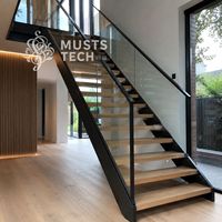 Escalier à double poutre latérale en fabrication métallique sur mesure pour villa architecturale, avec conception esthétique et connectivité optimisées