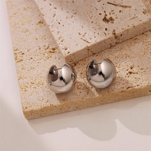 Pendientes Geométricos Unisex de Aro Hueco con Bolas Redondas, Chapados en Oro, de Acero Inoxidable Hipoalergénico, Estilo Vintage - Product Image 4