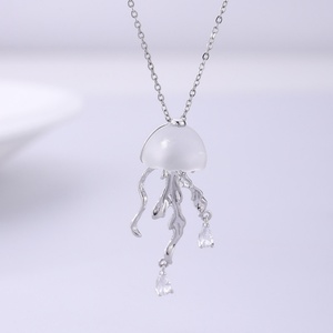 Collar de Medusas para Mujer, Colgante de Medusa Oceánica, Joyería de Moda con Medusas, Regalos para Ella en el Día de San Valentín y el Día de la Madre - Product Image 4