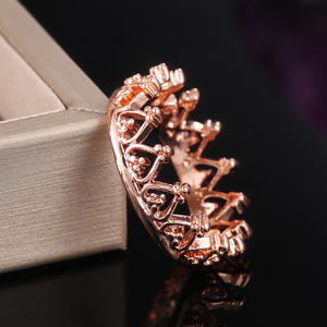 Anello in Lega a Forma di Corona F385, Gioiello Classico da Donna per Matrimonio, Design Senza Pietre - Product Image 2