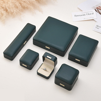 Boîte à bijoux rectangulaire de luxe personnalisée en cuir PU 2025 avec motif carré pour ranger bagues, colliers et boucles d'oreilles