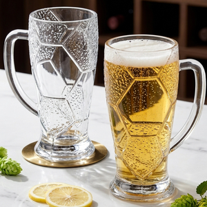 Verre à bière transparent minimaliste de 500 ml, compatible lave-vaisselle, avec design de football personnalisé, mug à bière tendance pour la maison, le bar, le pub, les fêtes - Product Image 5