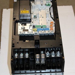 ACS880-01-142A-7 ACS88001142A7 Variador de Frecuencia 142A para PLC - Product Image 1