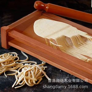 Cortador de pasta de madera hecho a mano, herramienta para hacer pasta con rodillo, herramienta para prensar pasta - Product Image 1