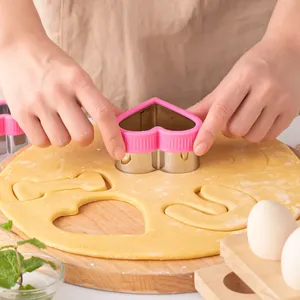 Moule à biscuits 3 pièces en acier inoxydable Cross-Border Spot pour la Saint-<span class=keywords><strong>Valentin</strong></span> Coupe-gâteau de Noël Coupe-biscuits Emballé dans un sac - Product Image 4