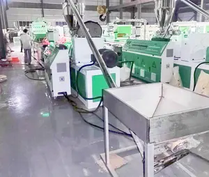 중국 제조 플라스틱 PVC PE 목재 복합 WPC 엔지니어링 기계 만들기 야외 데크 바닥 WPC 데크 생산 라인