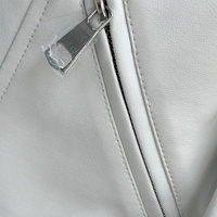Veste en cuir courte pour femme de style européen, couleur et taille personnalisées, tendance, fermeture éclair asymétrique, veste moto