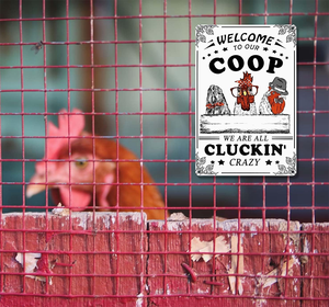 Divertida Letrero Metálico para Gallinero, Decoración para Patio Trasero o Granja, Letras 'We Are All Cluckin Crazy', Arte Mural para Gallinero - Product Image 5