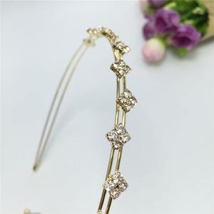 Bandeaux pour <span class=keywords><strong>cheveux</strong></span> en <span class=keywords><strong>fil</strong></span> métallique double mince Accessoires Bandeaux en métal argenté avec <span class=keywords><strong>strass</strong></span> scintillants - Product Image 3