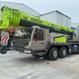 Grue Zoomlion ZTC500T 50 tonnes bien entretenue, levage stable, moteur Weichai d'origine pour projets de construction - Product Image 1