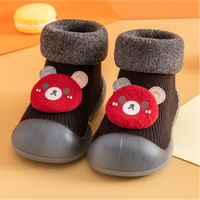 Chaussons-chaussettes pour bébé en tricot motif ours noir et rouge, avec bordure en peluche, semelle souple et flexible en TPE antidérapante, fournisseur en gros