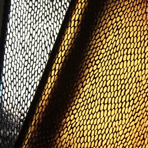 Tela elástica con reverso de punto y patrón de piel de serpiente en cuero sintético para uso en prendas de vestir - Product Image 2