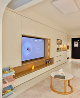 Meuble mural de divertissement moderne sur mesure, unité de rangement TV multi-portes et tiroirs, mobilier sur mesure pour projets d'aménagement intérieur