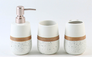 Set da Bagno di Lusso in Ceramica Bianca a Cinque Pezzi Include Dispenser e Portasapone Durevole e Facile da Pulire - Product Image 6