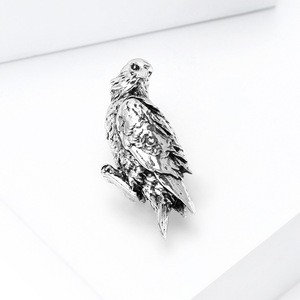 Broche de Luxo Retro em Liga de Alta Qualidade com Design de Águia, Presente de Moda para Mulheres em Festas - Product Image 3