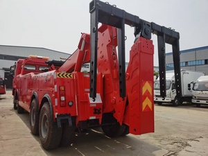 Grúa de Remolque Shaanxi de 30 Toneladas con Plataforma Giratoria, Cuatro Ruedas Delanteras y Ocho Traseras - Product Image 3