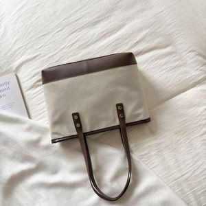 Fashionable and Luxurious Women's Underarm <b>Bag</b>, Large-capacity Single-shoulder <b>Bag</b> for Going Out, Niche Design Handbag - Product Image 3