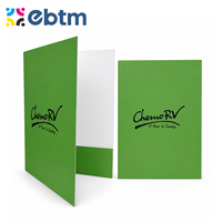 Dossier de présentation de documents de bureau personnalisé en carton noir avec impression mate, pochette et logo UV sélectif