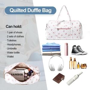 Grand sac de voyage matelassé à fleurs avec nœud rose, sac de sport portable léger pour femme - Product Image 3