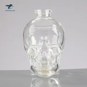 Sıcak satış özel tasarım kristal şişe benzersiz kafatası şekli 700 ml likör viski gin votka cam şişe 750ml