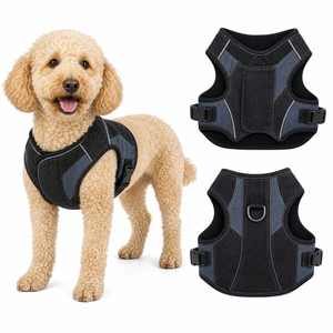 Chaleco de mezclilla sin mangas para perro con diseño de contraste, ropa para mascotas OEM, chaleco arnés con correa reflectante y doble hebilla con anillo en D - Product Image 1