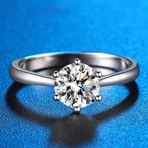 จัดส่งฟรี925แหวนเงินสเตอร์ลิง1CT Moissanite แต่งงานหมั้นเพชรสีขาวแหวนทองที่มีใบรับรอง GRA