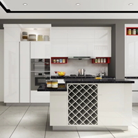 Meubles de cuisine de luxe sans poignées, style moderne italien minimaliste, en bois grainé, modulaires