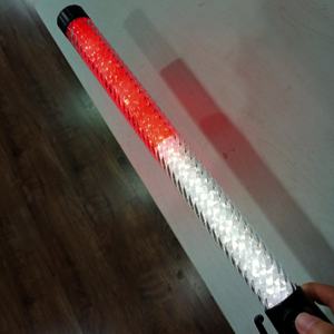 Matraque Télescopique <span class=keywords><strong>Électrique</strong></span> Extensible de Haute Qualité 54 cm avec Feux Clignotants d'Avertissement à LED et Fonction Télécommande, Bâton de Trafic - Product Image 2