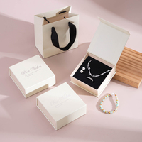 Vente en gros de boîtes magnétiques exquises en carton pour bagues et bijoux, sac, boîte d'emballage de bijoux avec logo et impression personnalisée