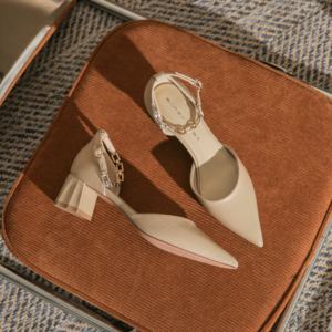 Nuevos zapatos de boda sexys con cierres metálicos, diseño de punta en pico, tacón medio-alto, estilo con cordones, sandalias formales para mujer - Product Image 6