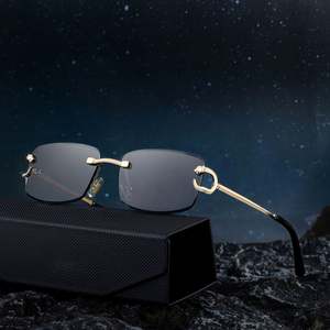 Gafas de Sol Retro 2025 con Logotipo Personalizado, Sin Montura, Degradado, UV400, Montura Pequeña Dorada, Cuadradas, para Hombre y Mujer - Product Image 2