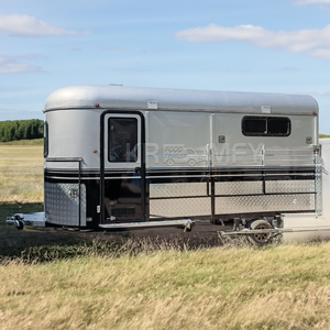 Remorques Équestres de Luxe Sûres et Confortables pour Professionnels Équestres, 2 Cabines Flottantes, Espaces de Vie, Pneus en Caoutchouc Solide, 4-6 Places, 2000 kg - Product Image 4