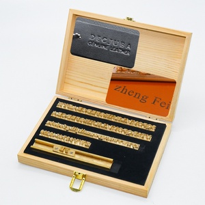 แม่พิมพ์ตัวอักษรและตัวเลขทองเหลืองสลักเลเซอร์แบบกำหนดเอง สำหรับปั๊มฟอยล์ร้อนบนหนัง/ไม้ - Product Image 1