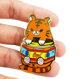 Aimant de réfrigérateur en métal émaillé à motif de dessin animé, vente en gros, décoration de festival mignonne, souvenir, pièce de défi en métal personnalisée pour Noël, cadeau - Product Image 2