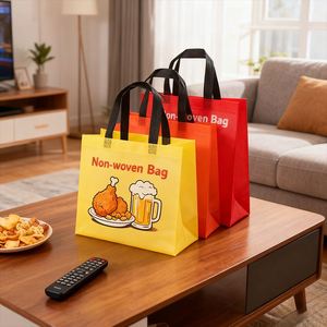 Bolsa de tela no tejida multicolor con estampado de pollo frito y cerveza, para entrega de comida, restaurantes, uso doméstico, moderna y casual. - Product Image 1