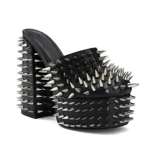 Zapatos de mulas de plataforma de tacón alto grueso cerrado con <span class=keywords><strong>tachuelas</strong></span> <span class=keywords><strong>negras</strong></span> para mujeres tacones de Punta únicos - Product Image 3