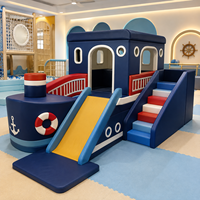 Équipement de terrain de jeu intérieur sur le thème des pirates, bateau pirate personnalisé, ensemble de jeux souples en forme de croiseur pour café, fête, événement