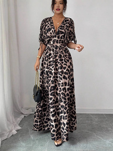 Nouvelle <span class=keywords><strong>robe</strong></span> longue vintage à imprimé léopard en satin, col en V, taille élastique et fonction antistatique - Product Image 2