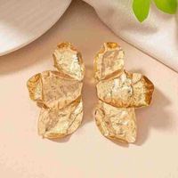 Anting-anting Stud Logam Bunga Besar untuk Wanita, Aksesoris Harian Trendy, Perhiasan Mode Kelopak Bunga, Hadiah untuk Wanita