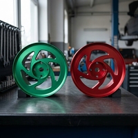 Jante de voiture RC en aluminium anodisé rouge et vert usinée sur mesure par CNC, moyeu de roue en alliage creux à 5 branches pour voiture télécommandée