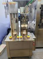 600BPH Semi-automatische kurk- en draadbindmachine voor 750ml mousserende wijnglazen flessen