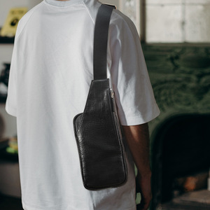 Joyir Sac de poitrine pour homme en cuir véritable avec fermeture éclair verticale, sac à bandoulière pour sports de plein air, usage quotidien, noir - Product Image 3