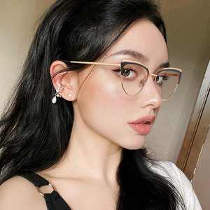 Nouvelles lunettes de vue anti-lumière bleue pour femmes 2026, monture œil-de-chat en métal noir et or avec diamants, lunettes pour femmes - Product Image 3
