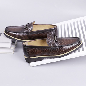 Mocassins en cuir véritable pour hommes, bout rond, à enfiler, antidérapants, pour le bureau, toutes saisons, semelle en caoutchouc - Product Image 2